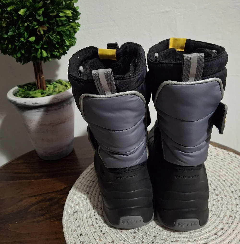 Kid's Keen Black Winter Boots Size 5